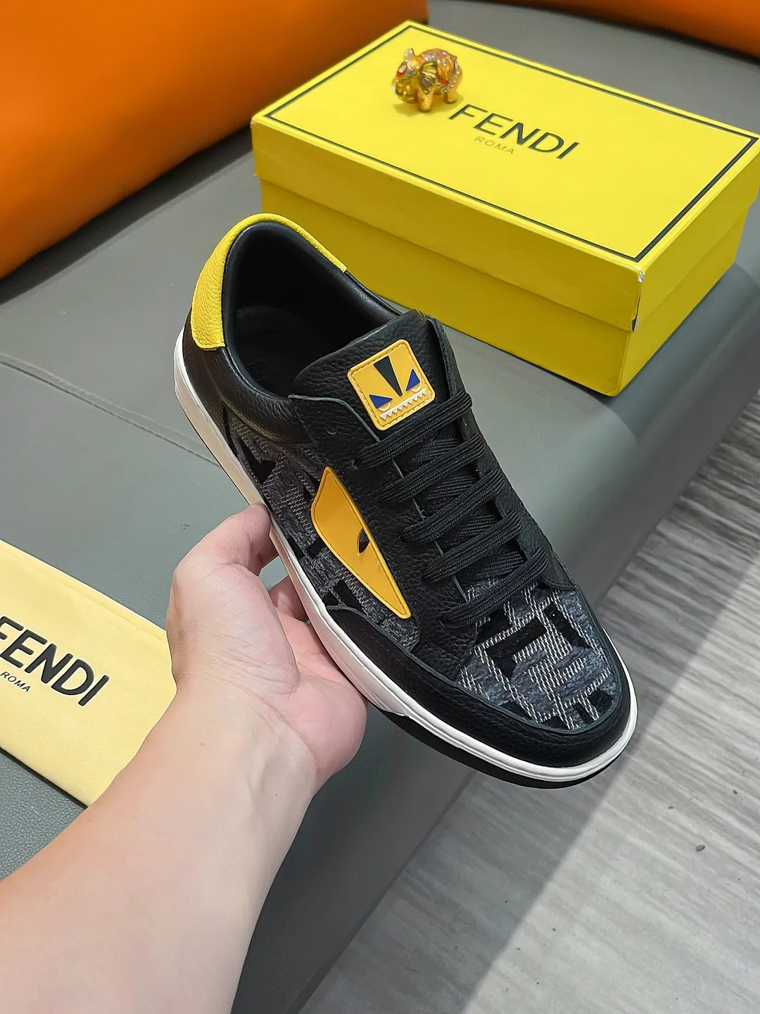 Men's shoes FENDI "Fendi" P400 Regular size: 38-44 (casual shoes) Product materials: Selected cowhide upper, soft sheepskin lining; original outsole.